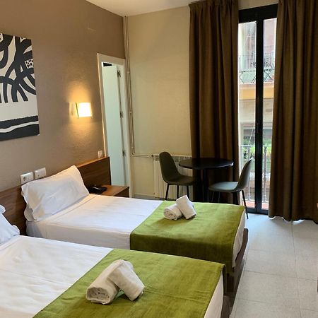 Pension Iznajar Barcelona Exterior photo