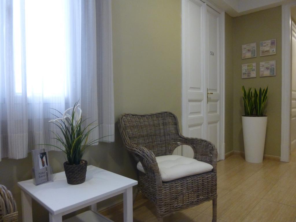 Pension Iznajar Barcelona Exterior photo