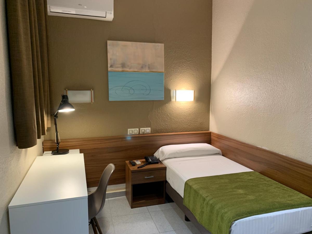 Pension Iznajar Barcelona Exterior photo