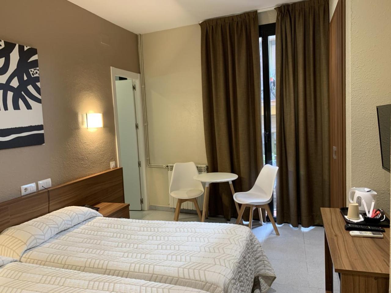 Pension Iznajar Barcelona Exterior photo