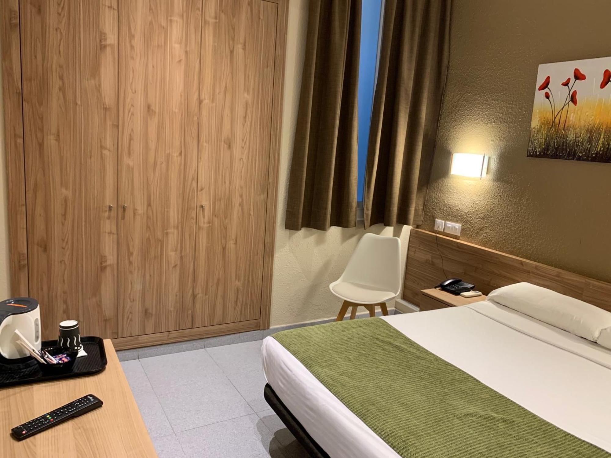 Pension Iznajar Barcelona Exterior photo